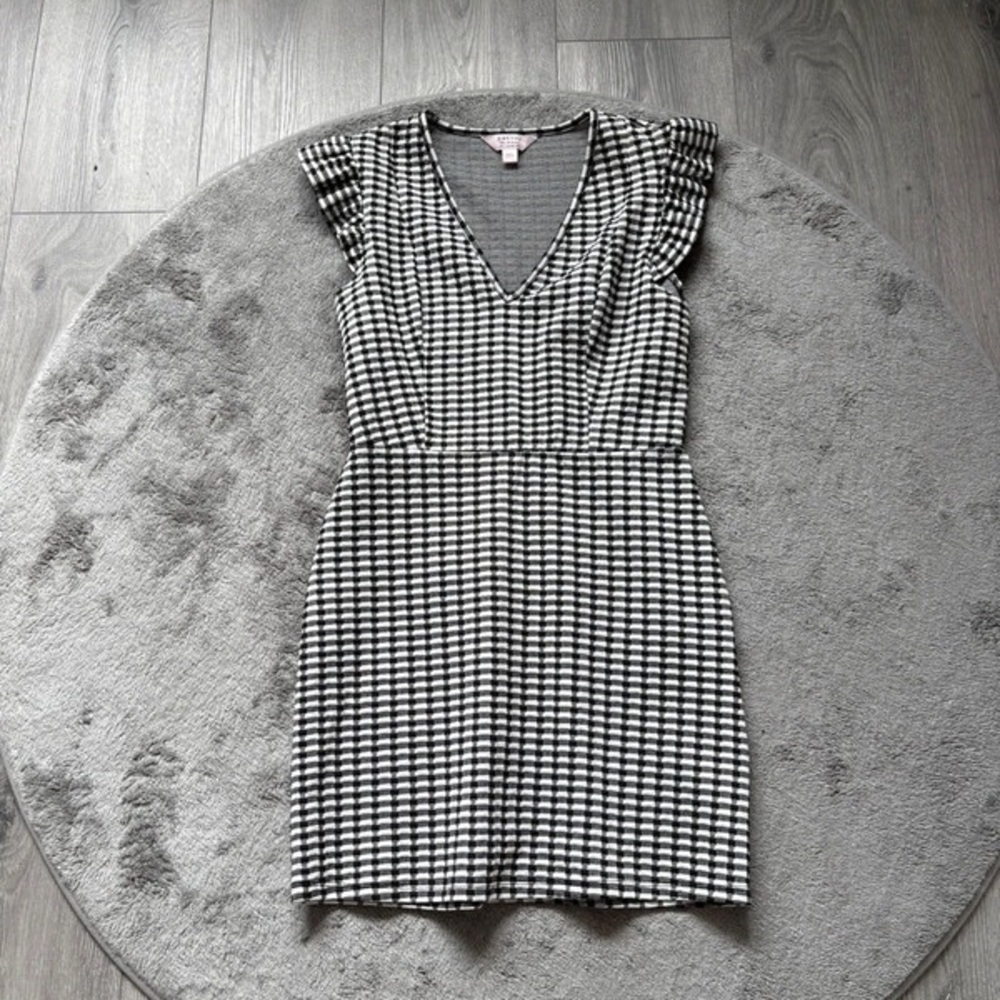 Chic Monochrome Mini Dress